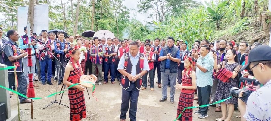 T Seopi Sangtam President USLP inaugurating Sangtam heritage gate at Sanphure village. (Morung Photo)